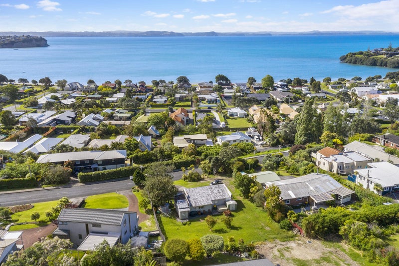 11 Beach Road, Manly, Whangaparaoa - Carousel 2