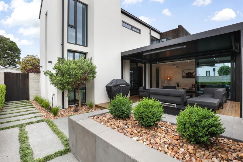 18 Roa Road, Fendalton, Christchurch - Carousel 1