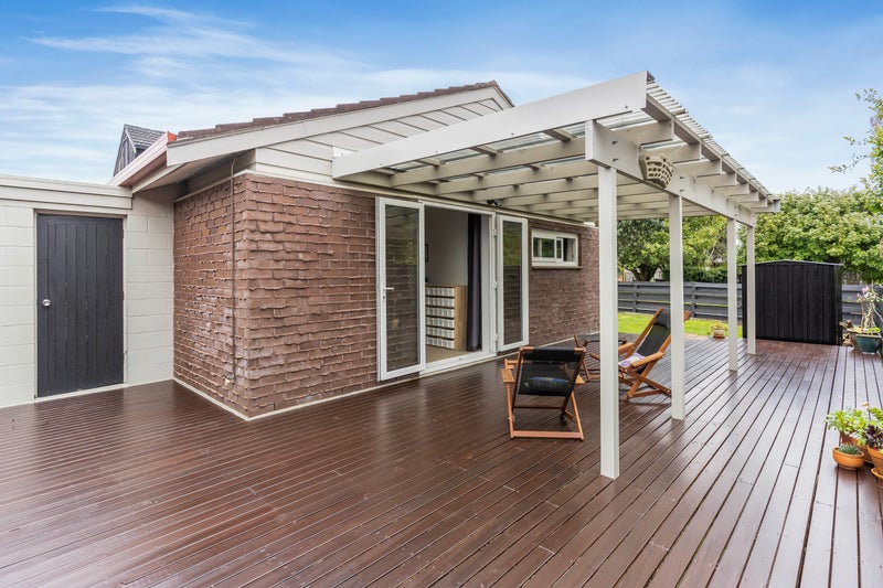 17 Pohutukawa Place, Ellerslie, Auckland - Carousel 1