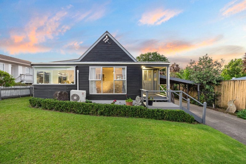 32 Taioma Crescent, Te Atatu Peninsula, Auckland - Carousel 1