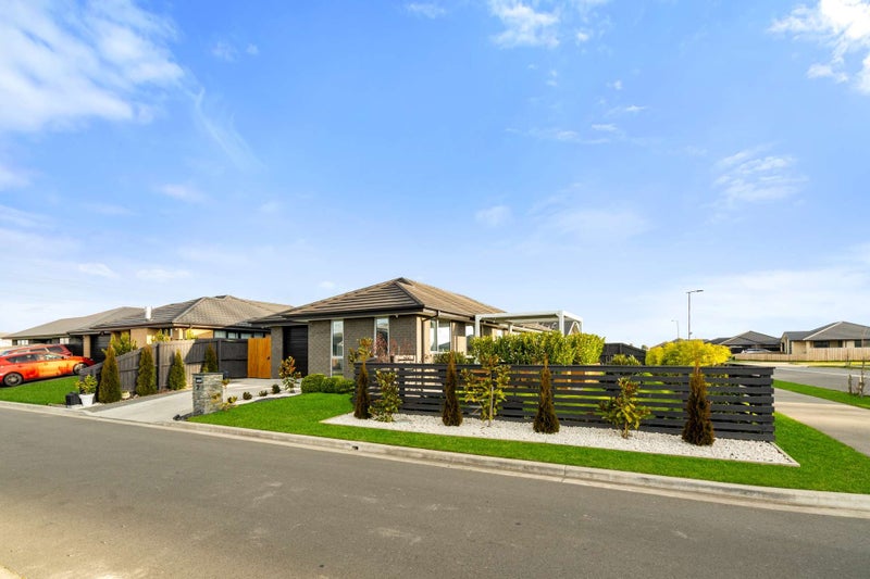 2 Arabella Crescent, Yaldhurst, Christchurch - Carousel 1