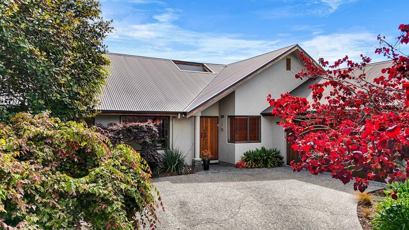 11 Saint James Drive, Huntington, Hamilton - Carousel 1