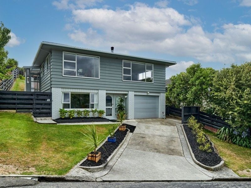17 Truro Road, Camborne, Porirua - Carousel 1