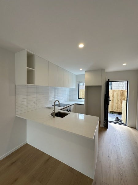 7/3 Eskdale Road, Birkdale, Auckland - Carousel 2