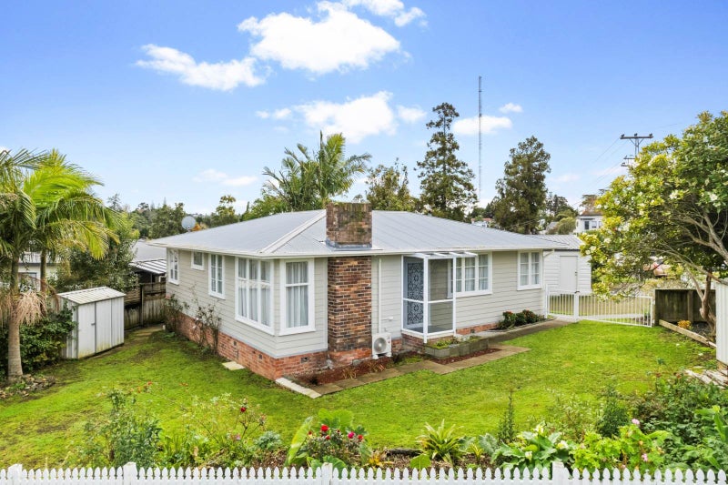 2 Preston Avenue, Henderson, Auckland - Carousel 38