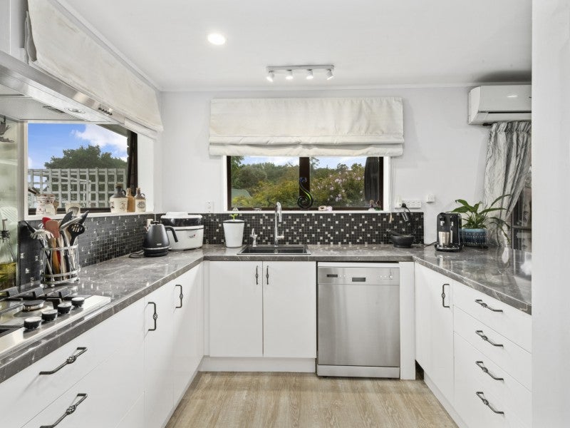 77A Esmeralda Street, Welcome Bay, Tauranga - Carousel 2