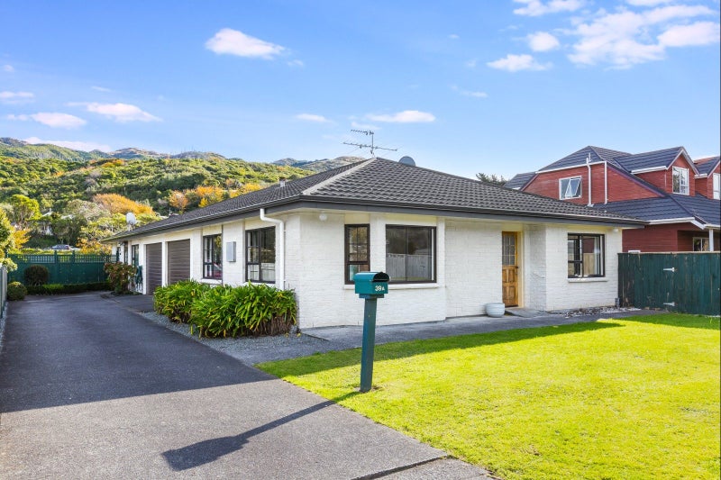 39A Findlay Street, Tawa, Wellington - Carousel 1