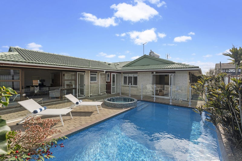 7 Clyside Avenue, Half Moon Bay, Auckland - Carousel 2