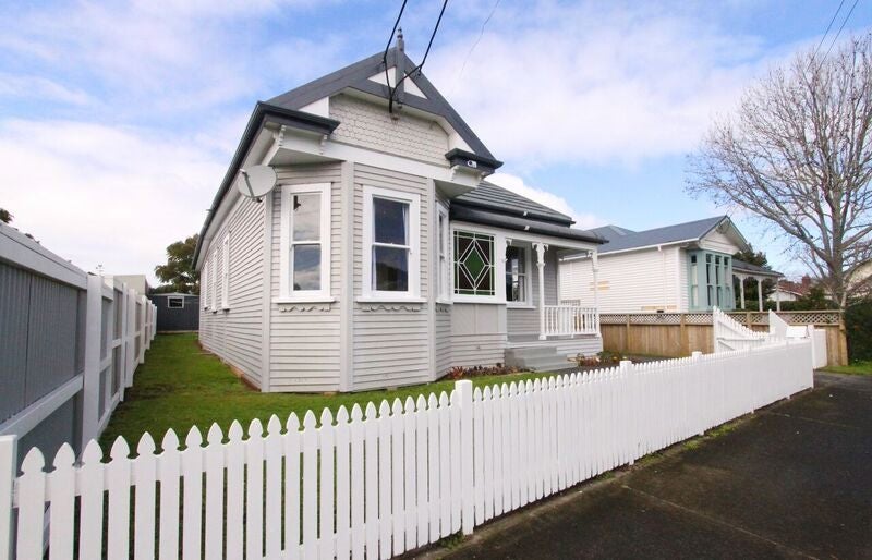 5 Sunnyvale Road, Greenlane, Auckland - Carousel 2