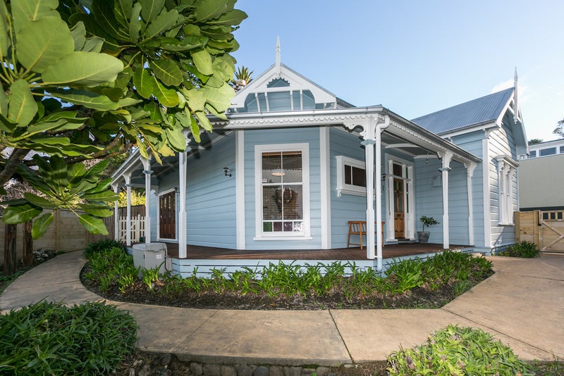 6 Milton Road, Bluff Hill, Napier - Carousel 1