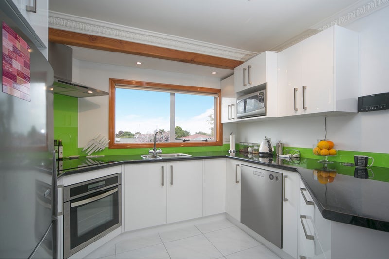 2/8 Miro Road, Māngere Bridge, Auckland - Carousel 2