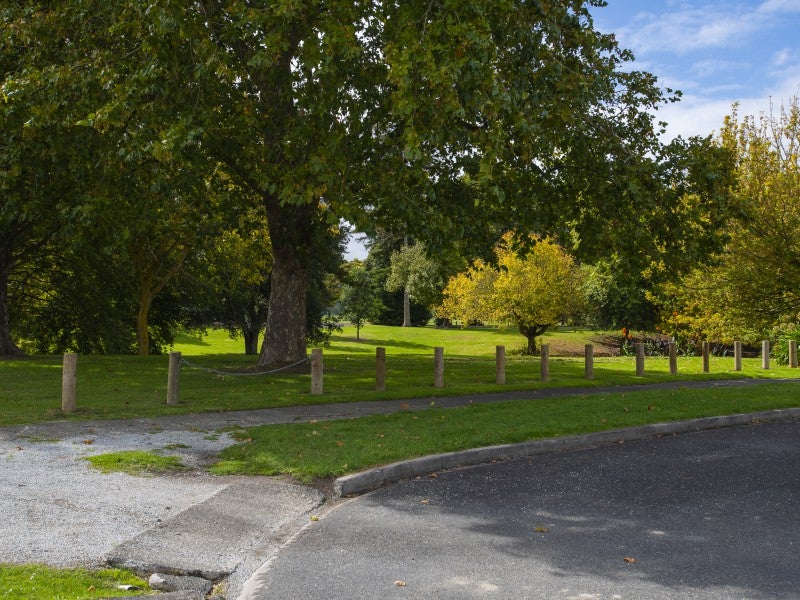 6 U'Ren Place, Riverdale, Gisborne - Carousel 17