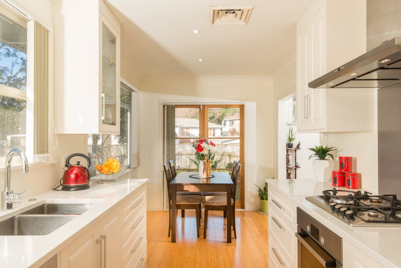 15 Beazley Avenue, Paparangi, Wellington - Carousel 1