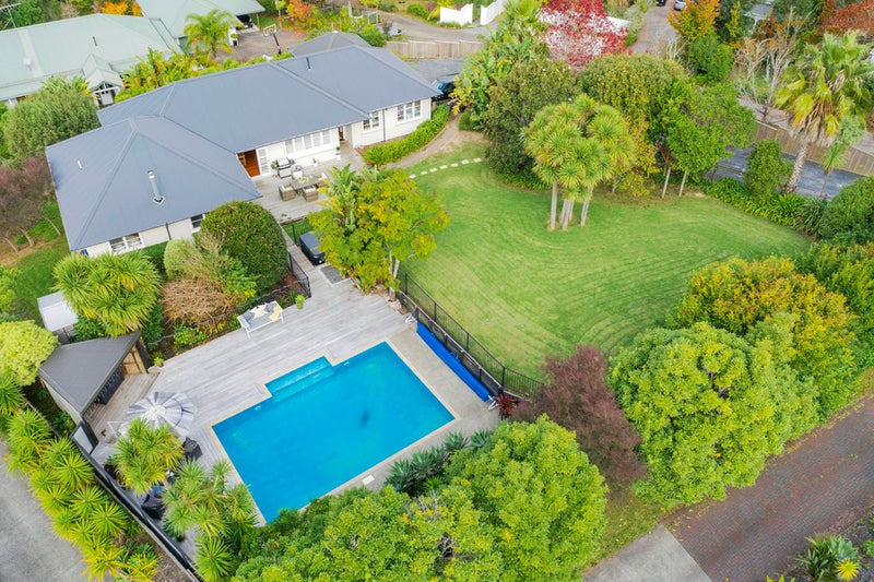 11 Olwyn Place, Greenhithe, Auckland - Carousel 2