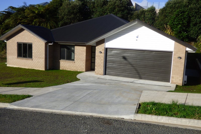 4 Frederick Place, Whalers Gate, New Plymouth - Carousel 1