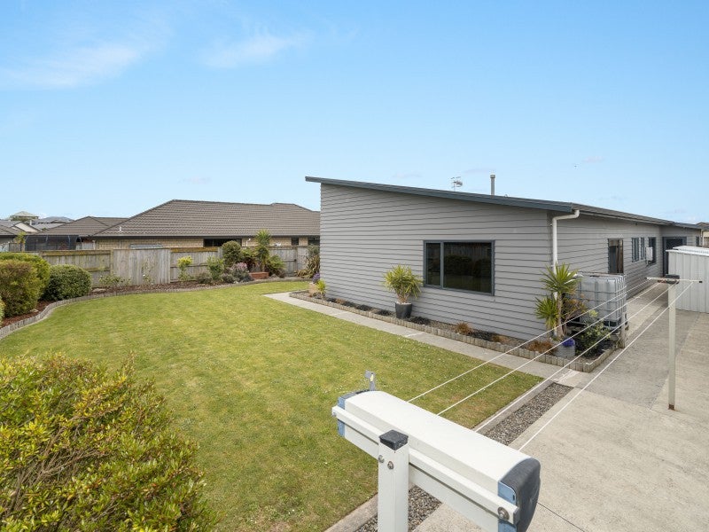 32 Tennyson Avenue, Kelvin Grove, Palmerston North - Carousel 21