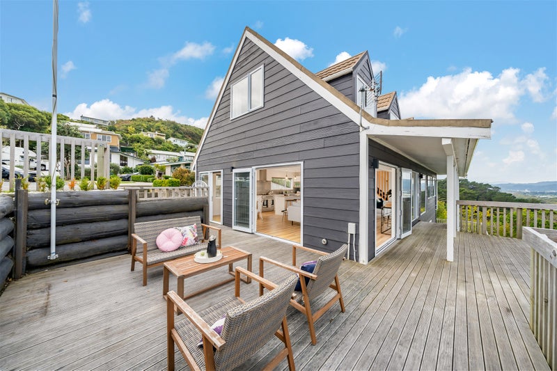 1/5 Jacaranda Grove, Maungaraki, Lower Hutt - Carousel 1