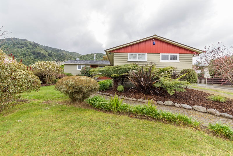 80 Pasadena Crescent, Totara Park, Upper Hutt - Carousel 1