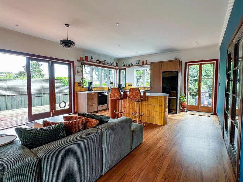 29 Aroha Avenue, Sandringham, Auckland - Carousel 1