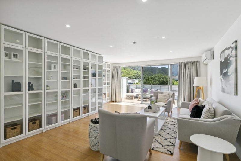 44 Saddleback Grove, Karori, Wellington - Carousel 1