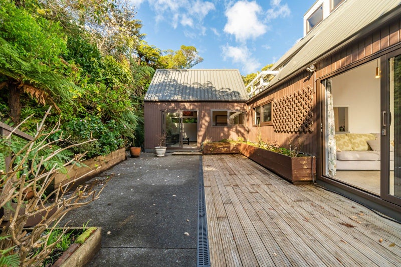 42 Amapur Drive, Khandallah, Wellington - Carousel 2