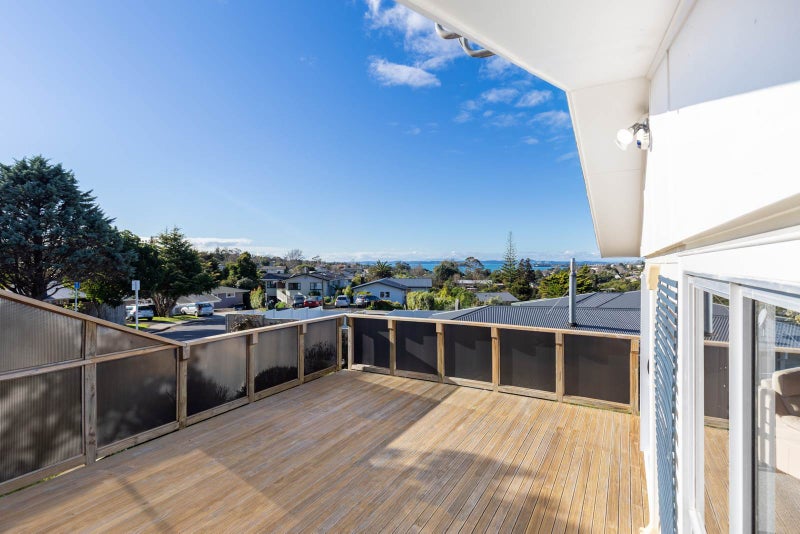 11 Reydon Place, Cockle Bay, Auckland - Carousel 2