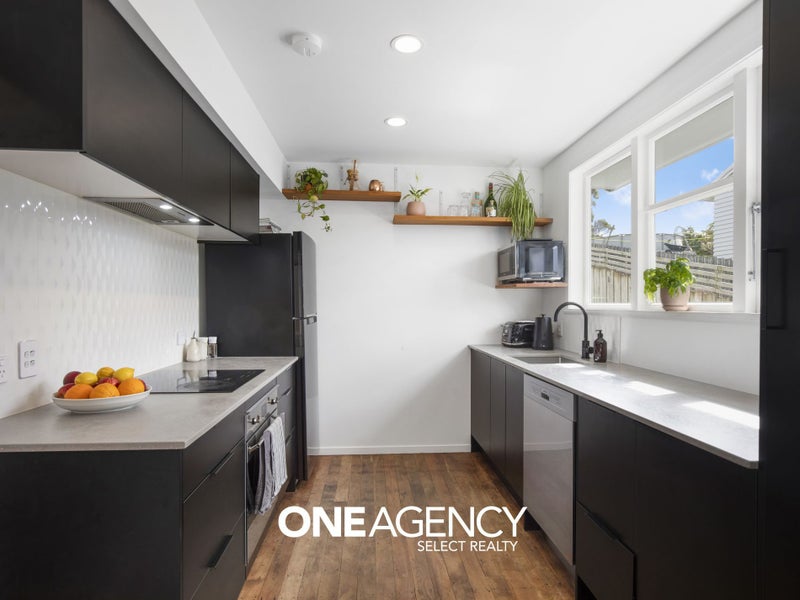 50 Owhiti Street, Titahi Bay, Porirua - Carousel 2