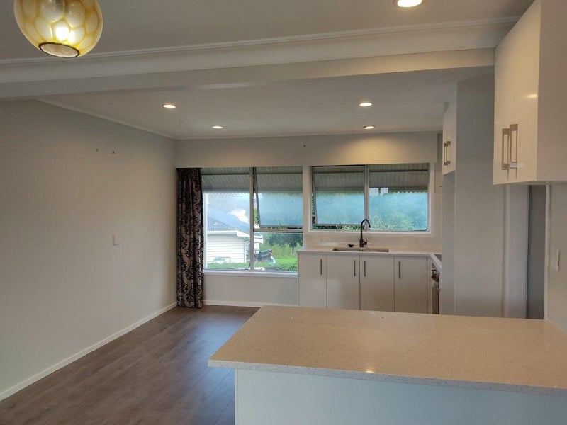 3/16 Warren Avenue, Three Kings, Auckland - Carousel 1