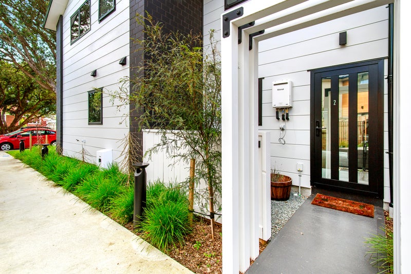 2/4 Collingwood Street, Waterloo, Lower Hutt - Carousel 2