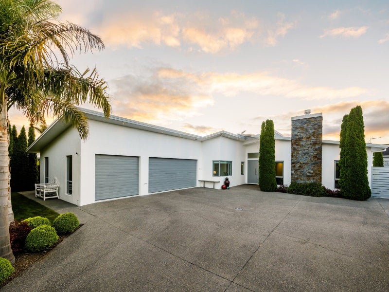 16 Mataroa Crescent, Flagstaff, Hamilton - Carousel 1