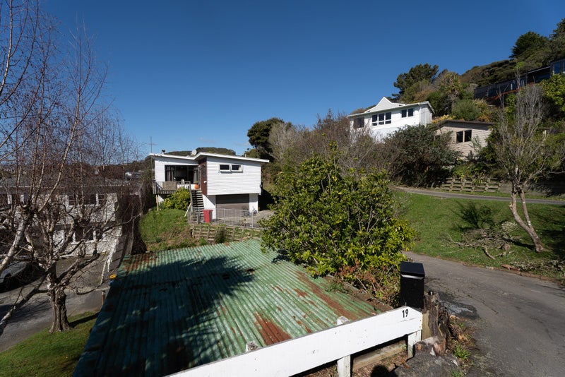 19 Bayview Road, Paremata, Porirua - Carousel 1