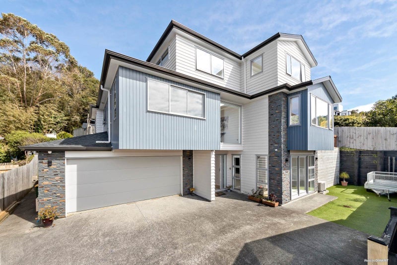 9A Serrata Place, Browns Bay, Auckland - Carousel 1