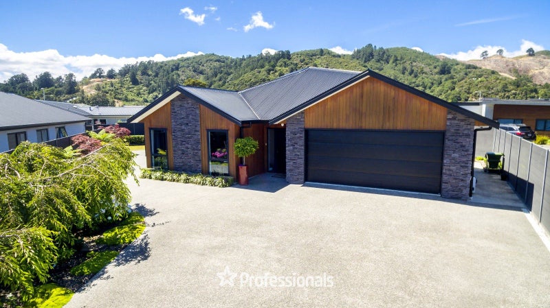 8 Kerrigan Crescent, Wallaceville, Upper Hutt - Carousel 37