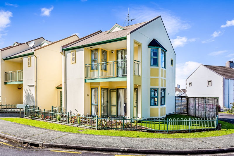 26 Winery Way, Henderson, Auckland - Carousel 1