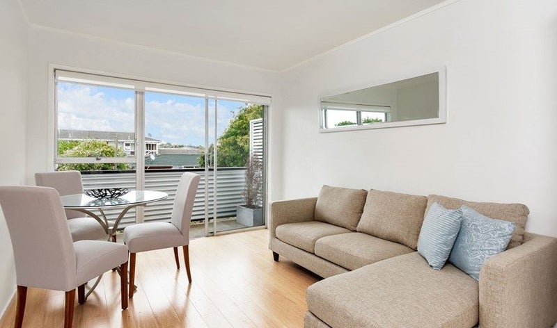10/11 Kingsway Avenue, Sandringham, Auckland - Carousel 1