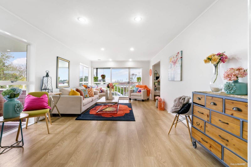 14 Dalwhinnie Parade, Highland Park, Auckland - Carousel 2