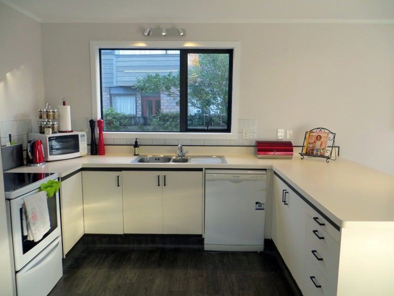 13 Shastri Terrace, Khandallah, Wellington - Carousel 2