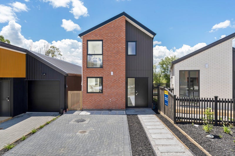 14 Paretao Street, Massey, Auckland - Carousel 1