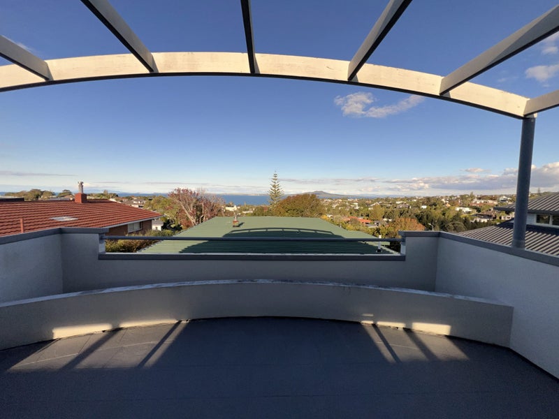 8 Beacon Avenue, Campbells Bay, Auckland - Carousel 1