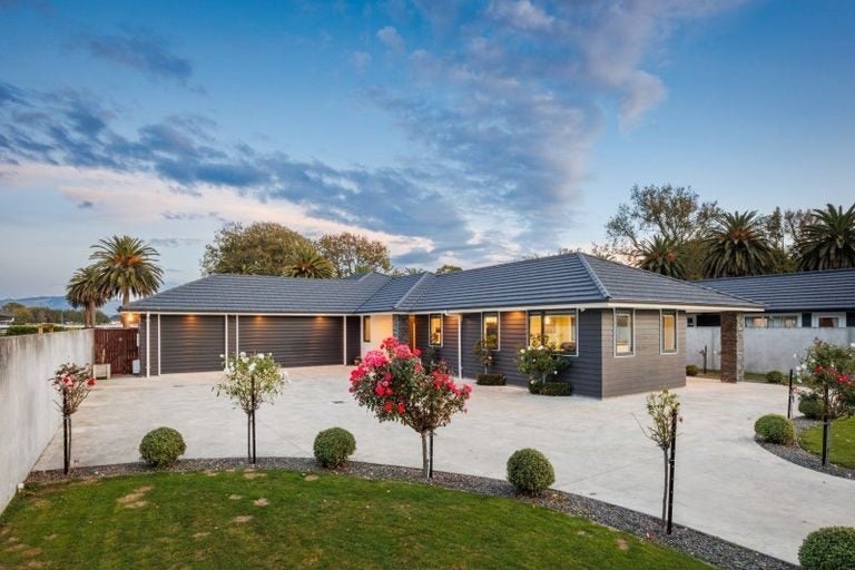 7 Grand Oaks Drive, Awapuni, Palmerston North - Carousel 1