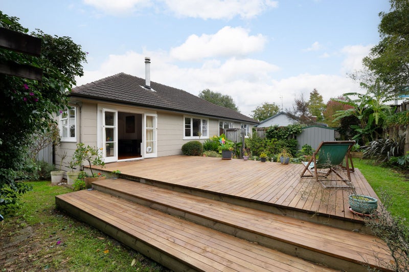 12 Clarkin Road, Fairfield, Hamilton - Carousel 1