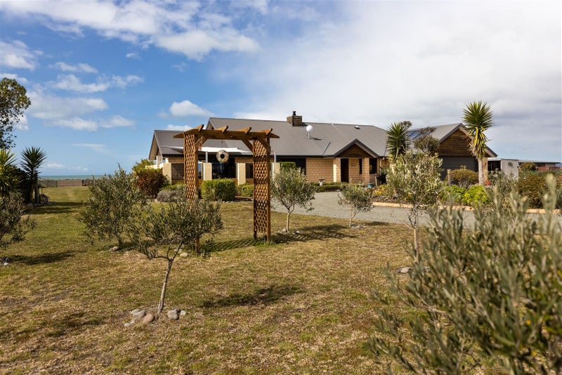 19 Ocean View Crescent, Rarangi - Carousel 2