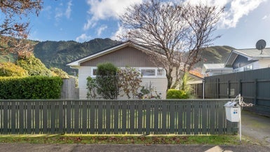 94 Pasadena Crescent, Totara Park, Upper Hutt - Carousel 1