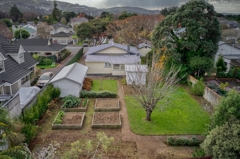 8 Nikau Grove, Woburn, Lower Hutt - Carousel 1