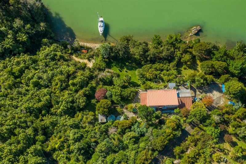 577 Queen Charlotte Drive, Havelock - Carousel 45