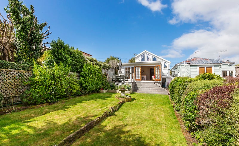 9 Raupo Street, Hataitai, Wellington - Carousel 2
