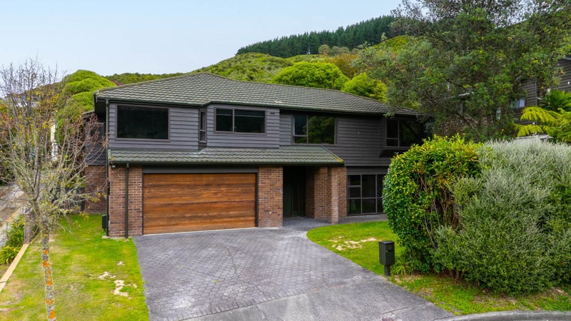 15 Duval Grove, Tawa, Wellington - Carousel 1