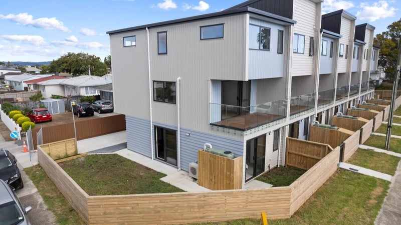 2/1 Balfour Road, Manurewa, Auckland - Carousel 1