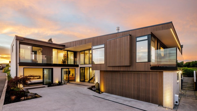 117A Lake Crescent, Hamilton Lake, Hamilton - Carousel 1