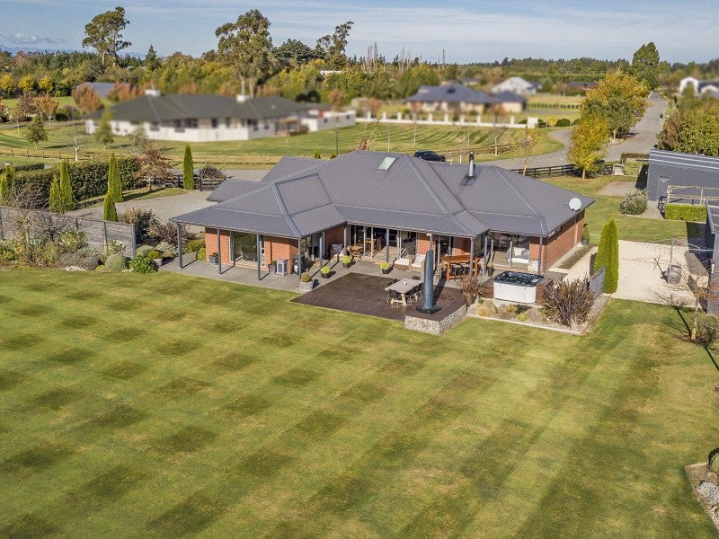 70 Stott Drive, Darfield, Darfield - Carousel 1